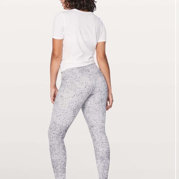 lululemon athletica Pants - EUC Lululemon Wunder Under *Full-On Luxtreme 28"
Antiqued Alpine White Multi